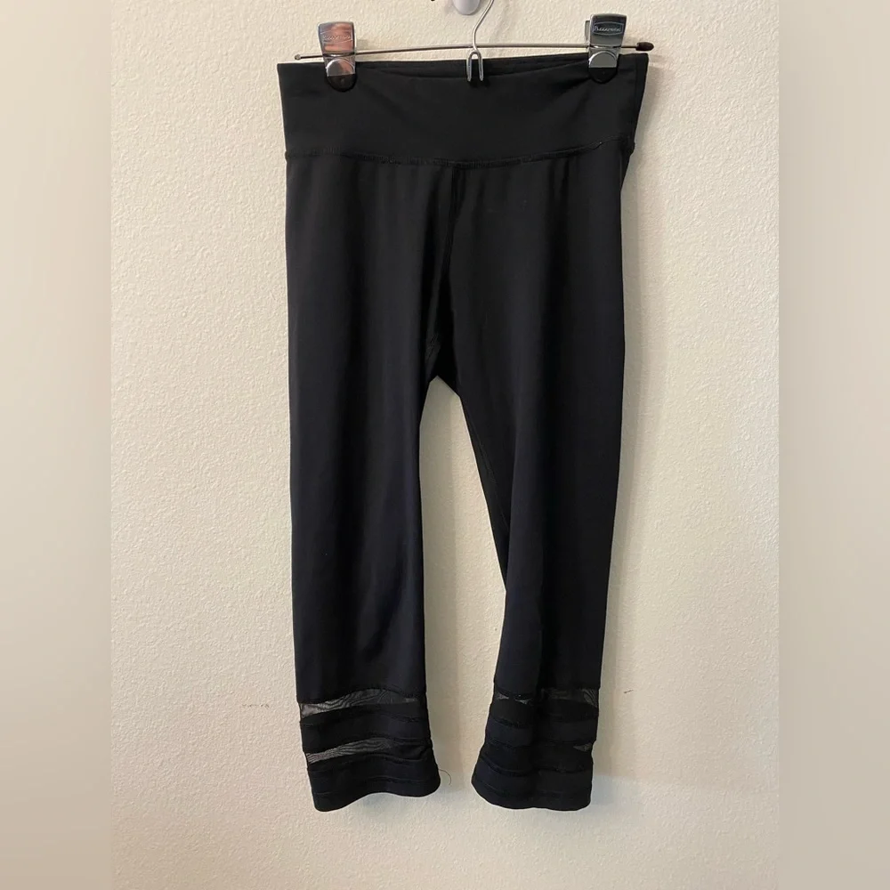 Live love Dream from Aeropostale black leggings with mesh detail. Size Medium.